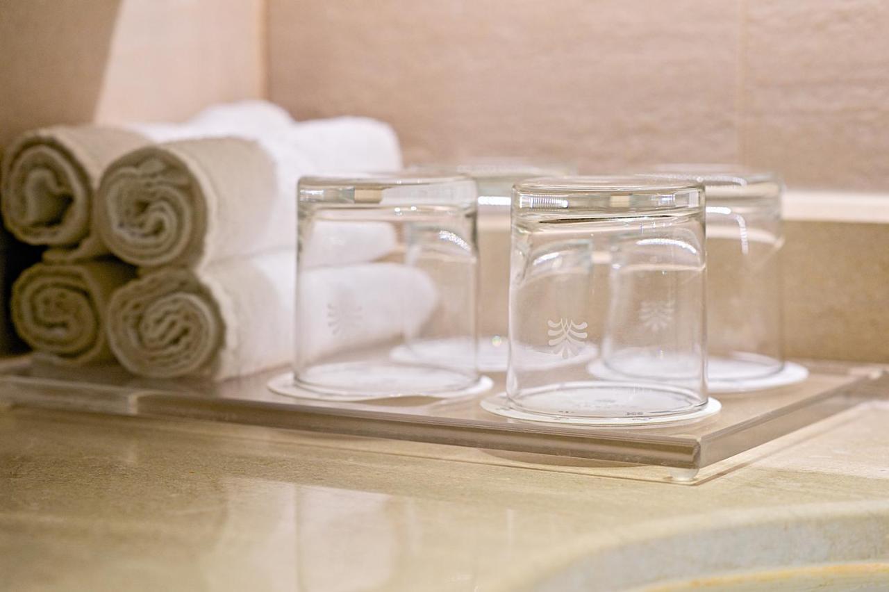 Hotel Royal Chihpin Wenquan Exteriér fotografie A set of three glasses
