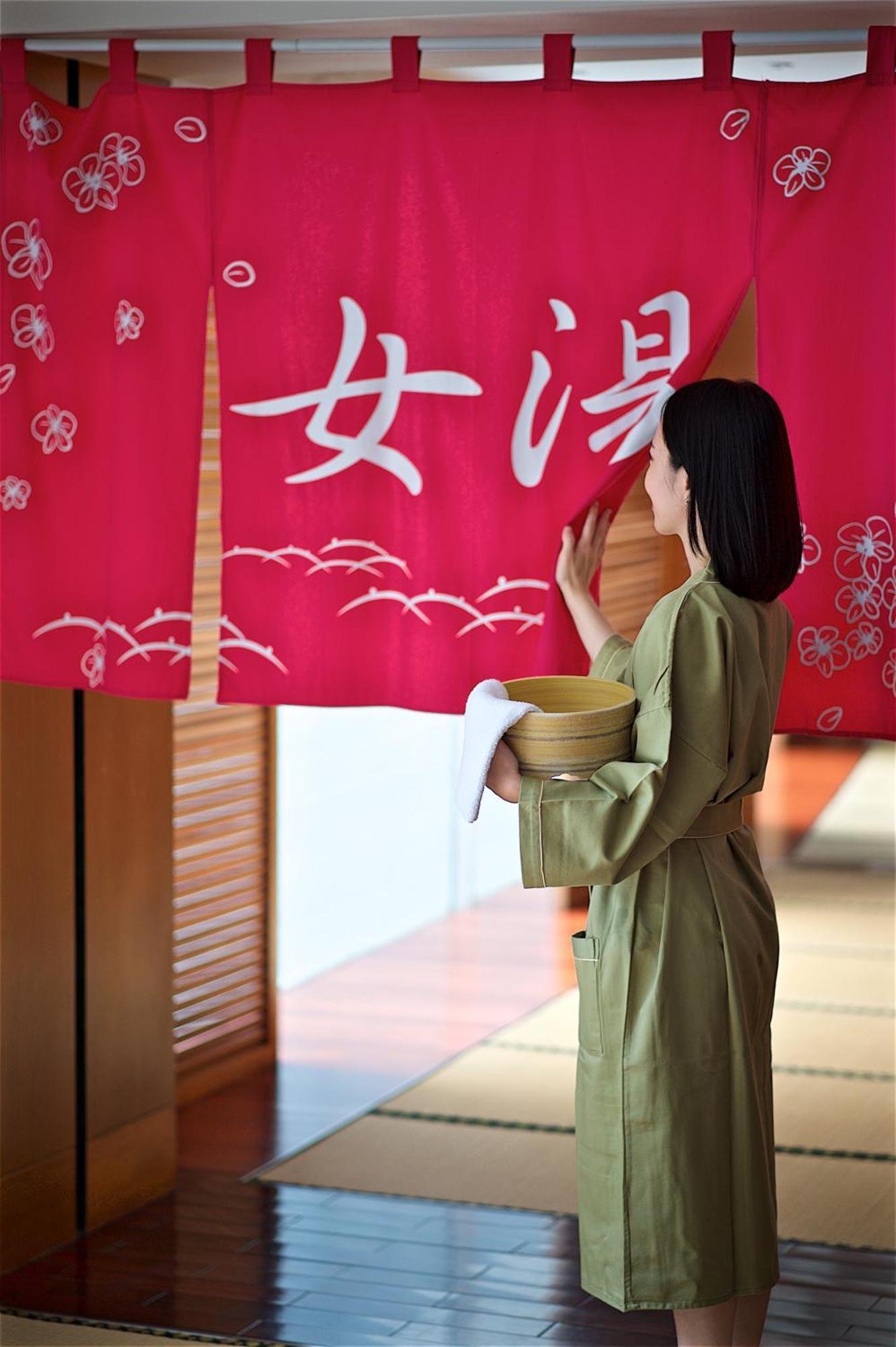 Hotel Royal Chihpin Wenquan Exteriér fotografie A woman in a yukata
