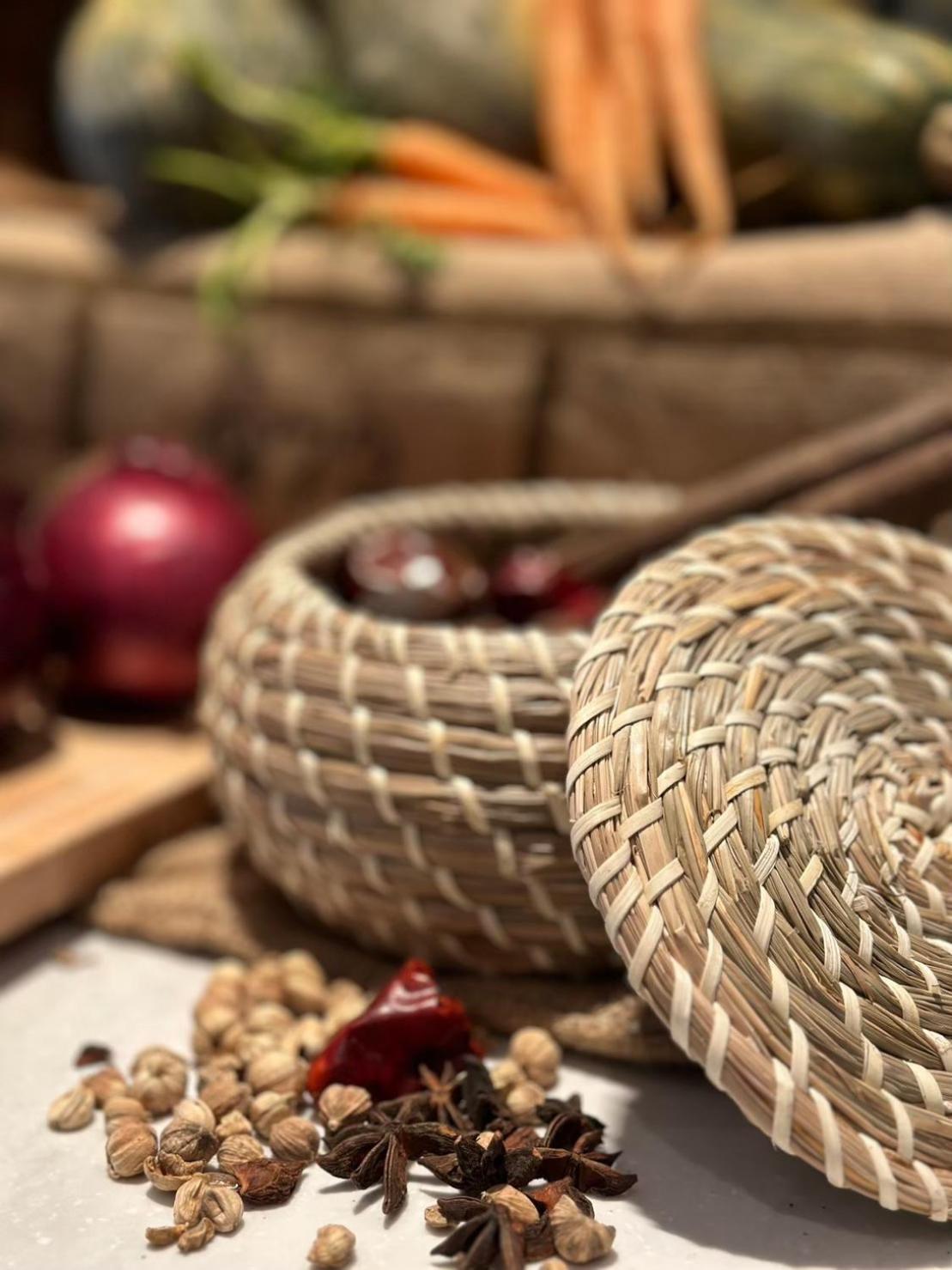 Hotel Royal Chihpin Wenquan Exteriér fotografie A basket made from the bark of the sweet chestnut tree