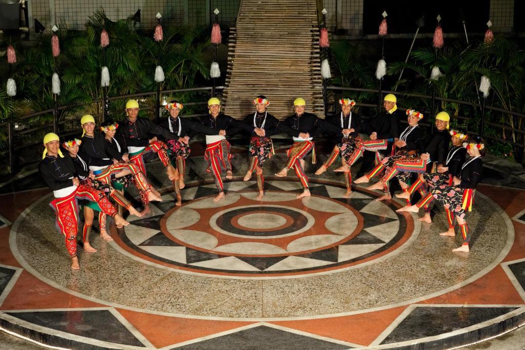 Hotel Royal Chihpin Wenquan Exteriér fotografie The Tausug Tausug people of Sulu, Philippines