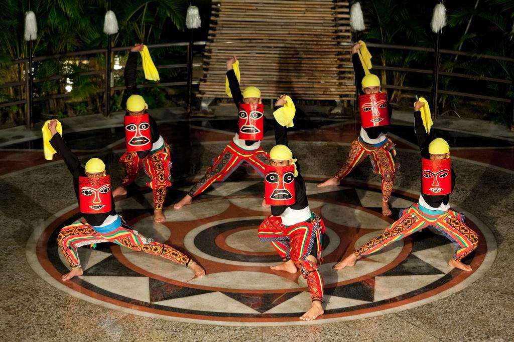Hotel Royal Chihpin Wenquan Exteriér fotografie The traditional dance of the Tausug people