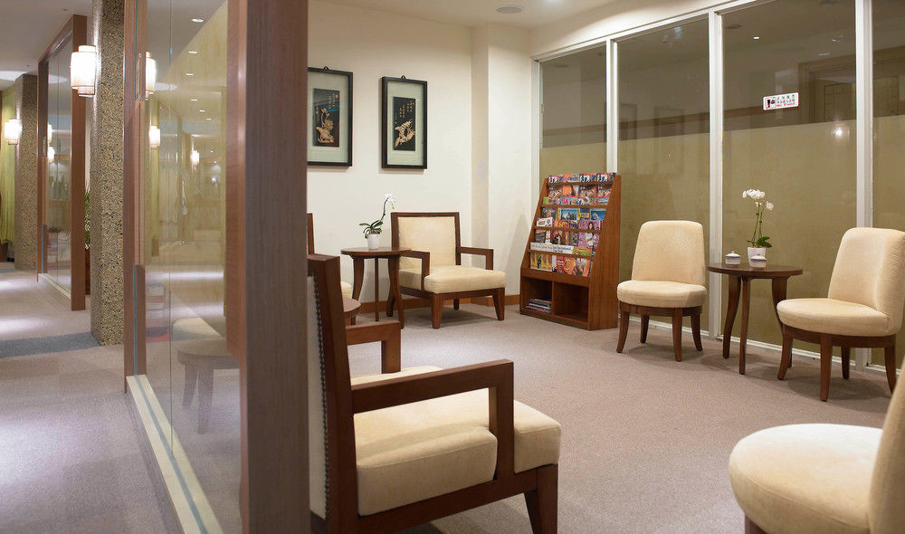Hotel Royal Chihpin Wenquan Exteriér fotografie A waiting room at a dental practice